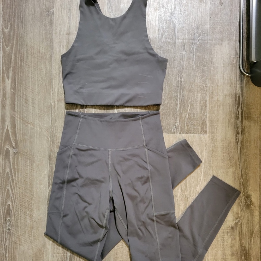 Girlfriend Collective high rise pocket leggings. Size small. Color thyme.
